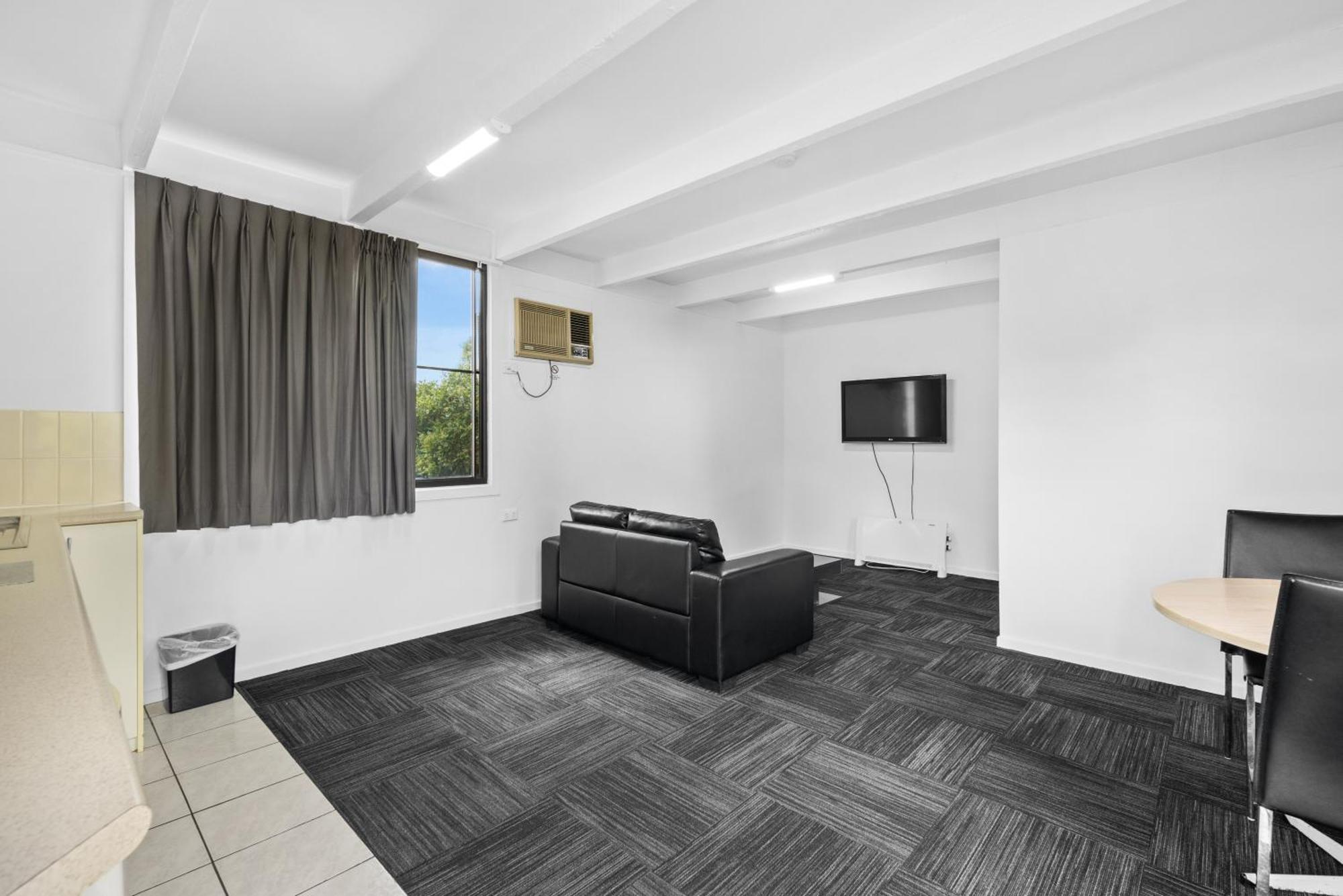 ซันดาวน์ วิลลา Motel Symonston ภายนอก รูปภาพ