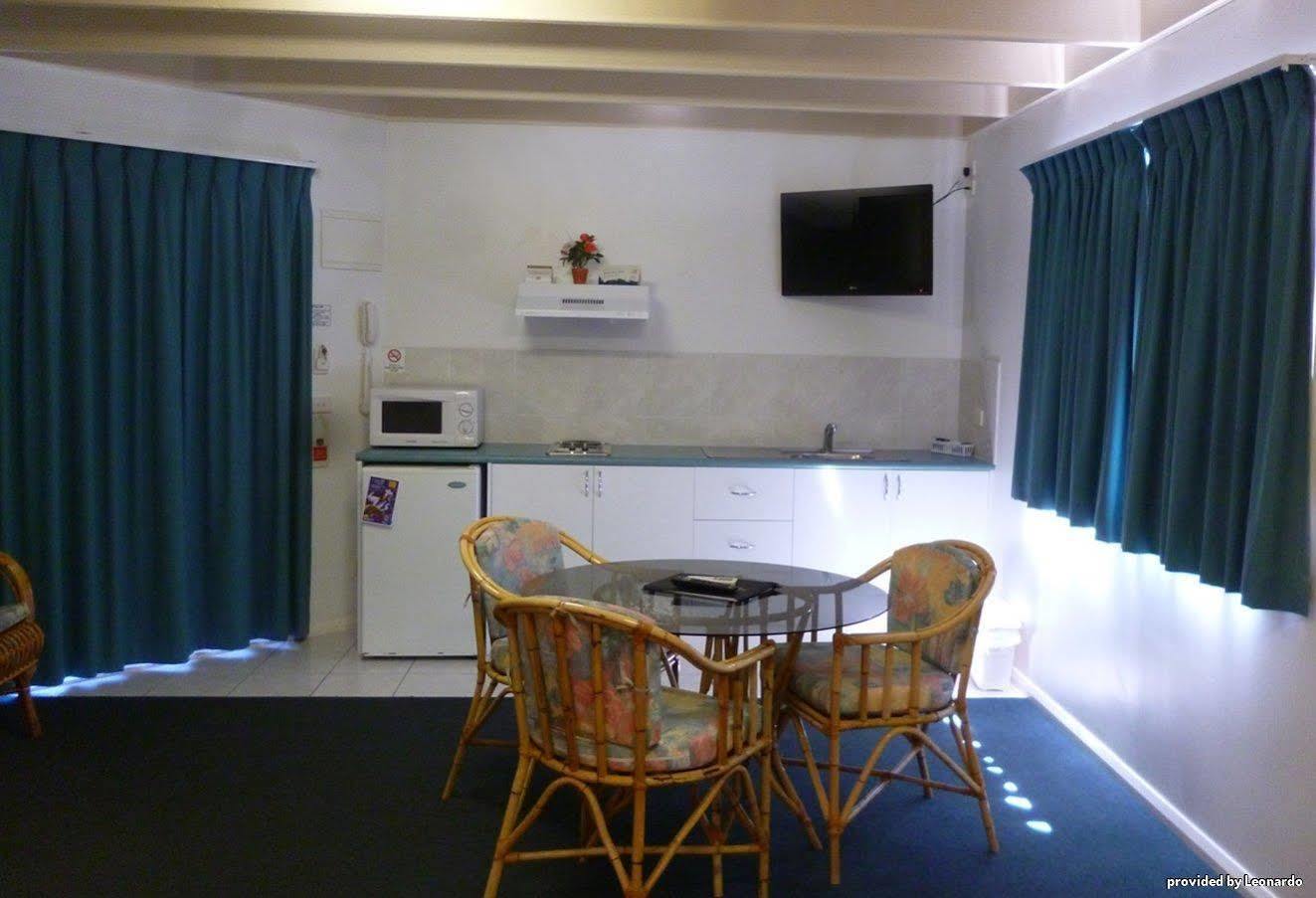 ซันดาวน์ วิลลา Motel Symonston ภายนอก รูปภาพ