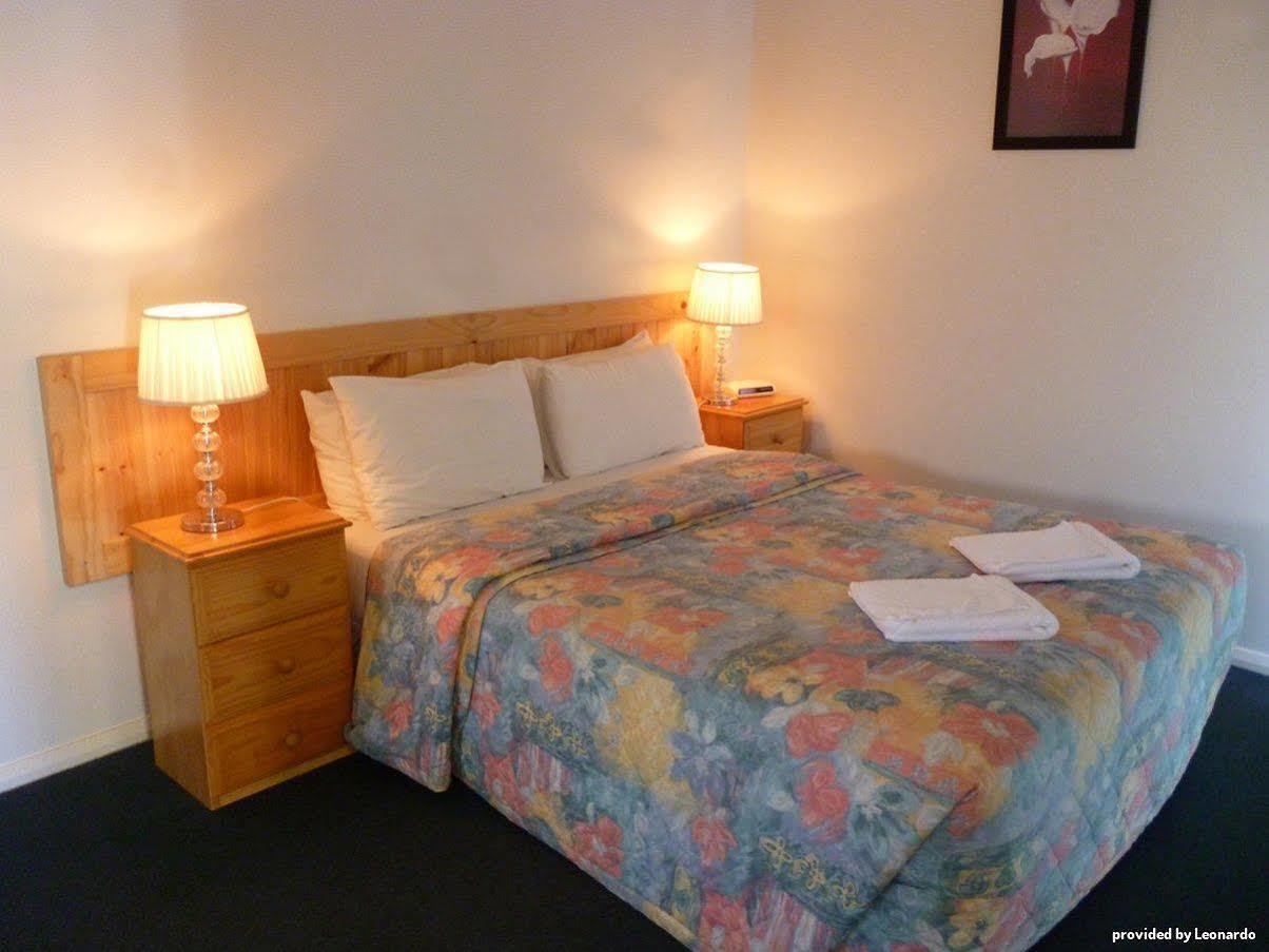 ซันดาวน์ วิลลา Motel Symonston ภายนอก รูปภาพ