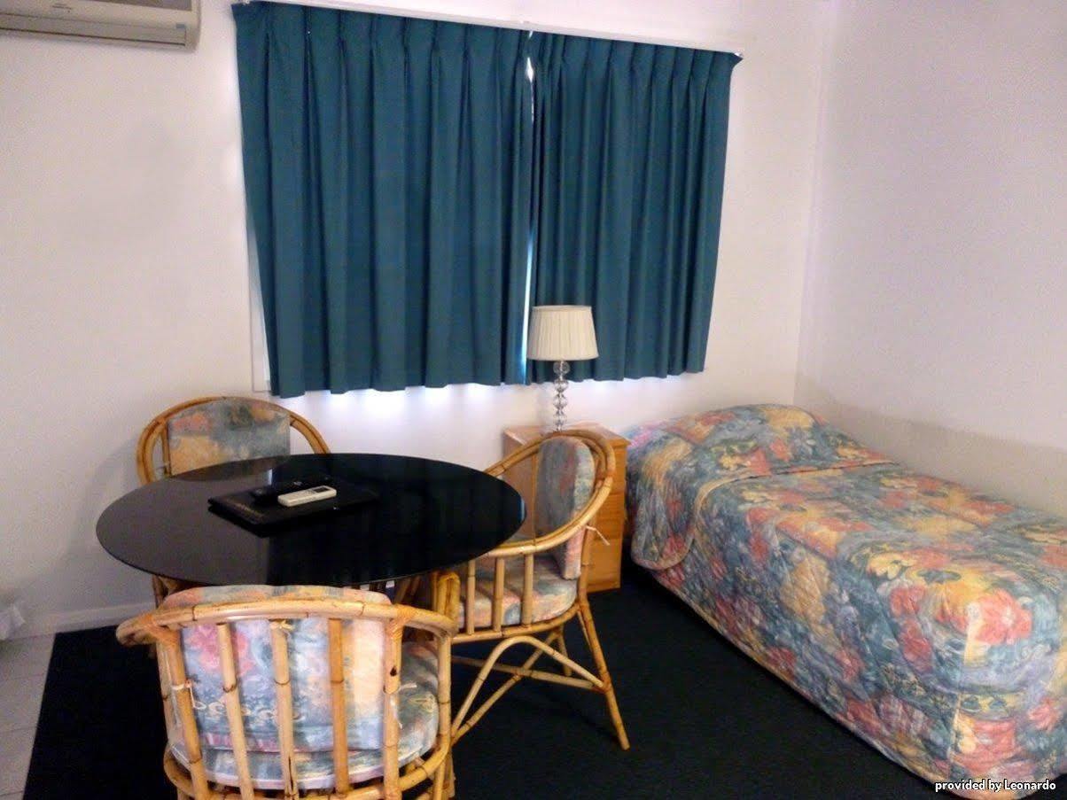 ซันดาวน์ วิลลา Motel Symonston ภายนอก รูปภาพ
